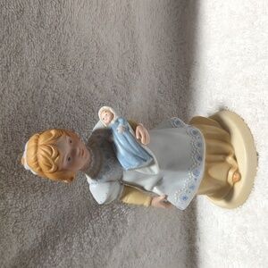 Avon Vintage 1981 A Mother's Love Ceramic Figurine